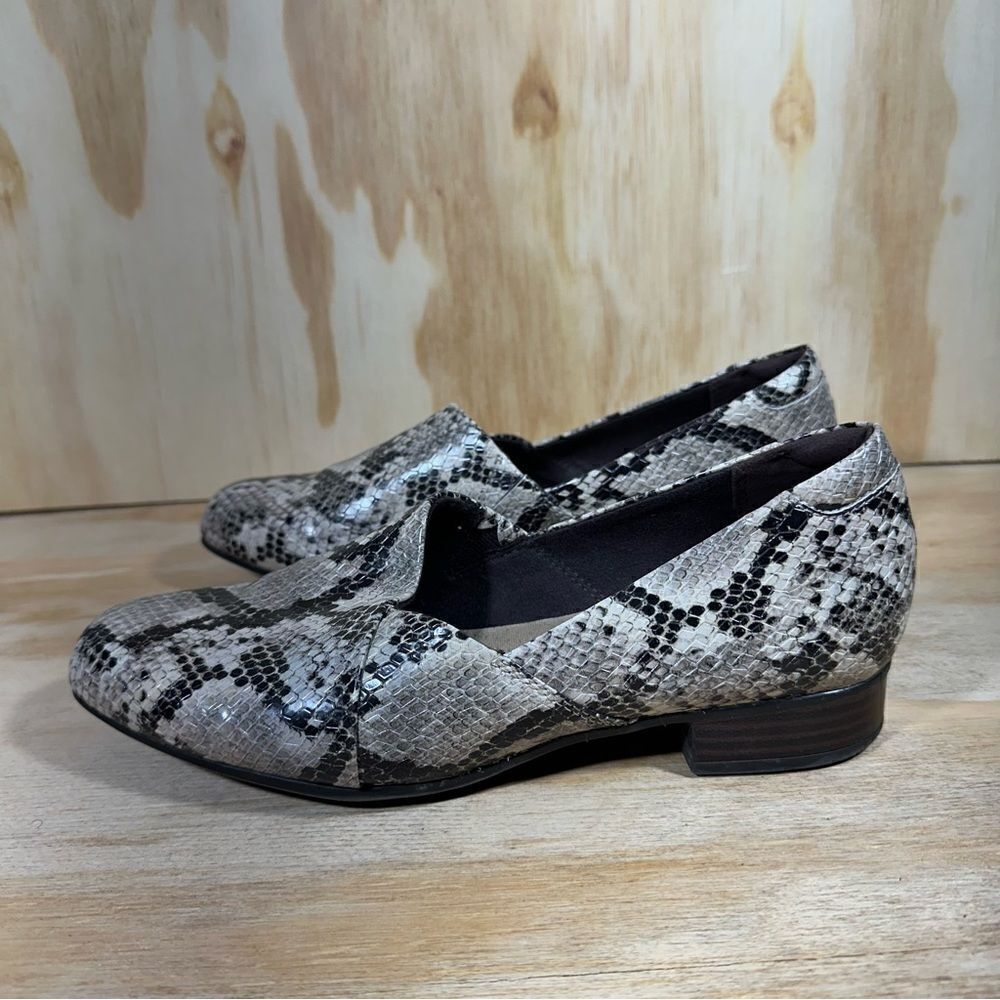 Clarks Snakeskin Print Loafers Women’s Size 7